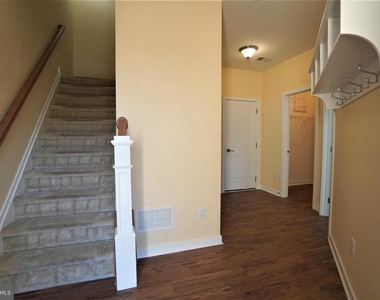 6 Manchester Drive - Photo Thumbnail 3