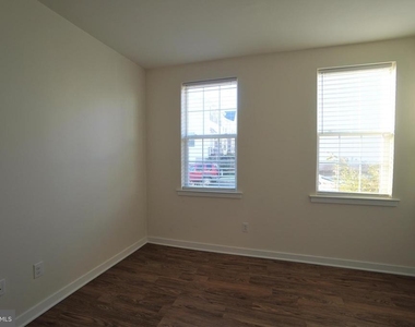 6 Manchester Drive - Photo Thumbnail 6