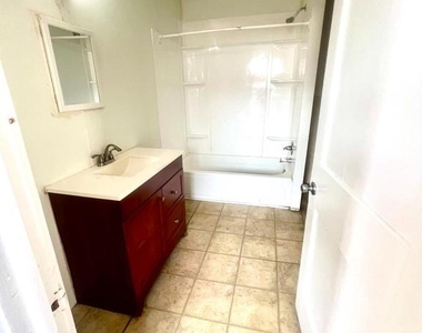 611 N 9th Street - Photo Thumbnail 8