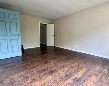 109 Main Street - Photo Thumbnail 4