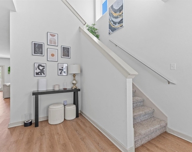 133 Folsom St - Photo Thumbnail 2