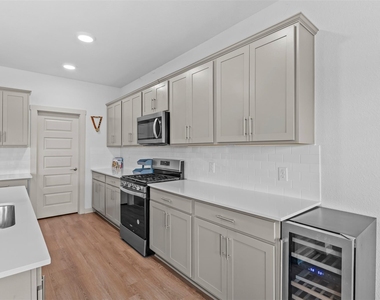 133 Folsom St - Photo Thumbnail 9