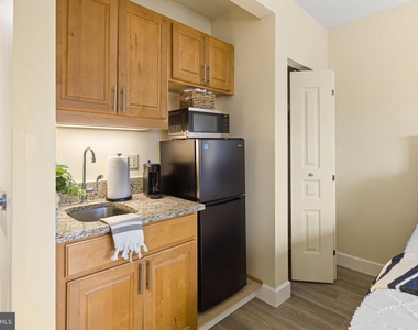 301 Victoria Gardens Drive - Photo Thumbnail 40