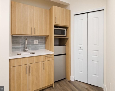301 Victoria Gardens Drive - Photo Thumbnail 44