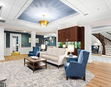 301 Victoria Gardens Drive - Photo Thumbnail 2