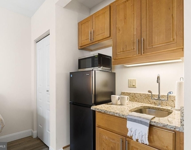 301 Victoria Gardens Drive - Photo Thumbnail 33
