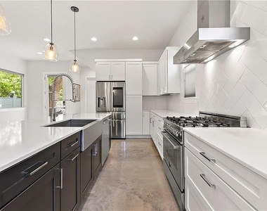 610 W 33rd St - Photo Thumbnail 3