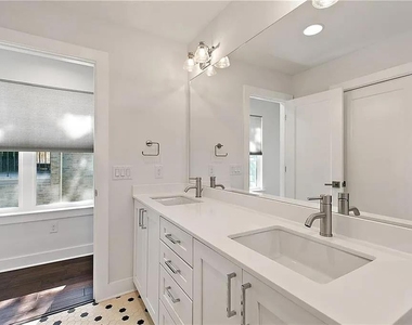 610 W 33rd St - Photo Thumbnail 8