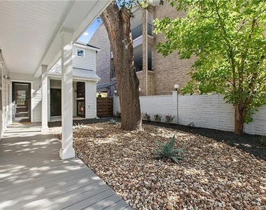 610 W 33rd St - Photo Thumbnail 1