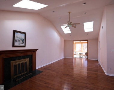 1443 Valley Forge Road - Photo Thumbnail 5