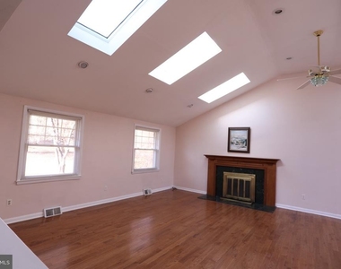 1443 Valley Forge Road - Photo Thumbnail 4