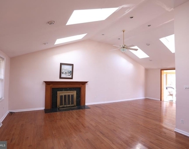 1443 Valley Forge Road - Photo Thumbnail 3