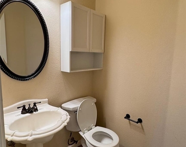 2211 Bent Bow Dr - Photo Thumbnail 18