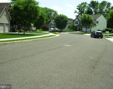 1933 Saxon Drive - Photo Thumbnail 17
