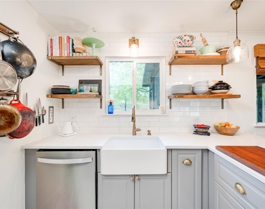 406 Arbor Ln - Photo Thumbnail 11