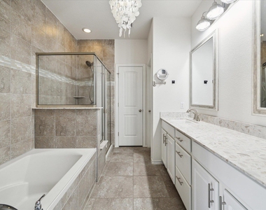 2105 Town Centre Dr - Photo Thumbnail 12