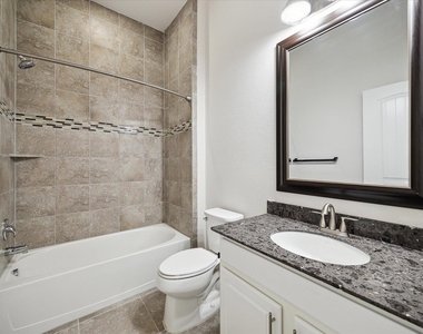 2105 Town Centre Dr - Photo Thumbnail 4