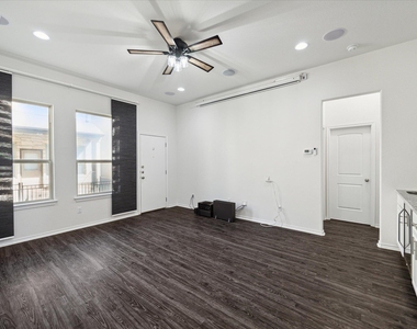 2105 Town Centre Dr - Photo Thumbnail 1