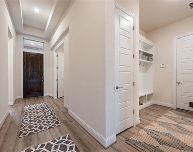 725 Millcreek Ln - Photo Thumbnail 28