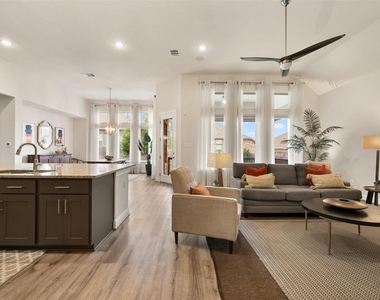 725 Millcreek Ln - Photo Thumbnail 5