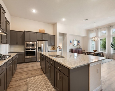 725 Millcreek Ln - Photo Thumbnail 8