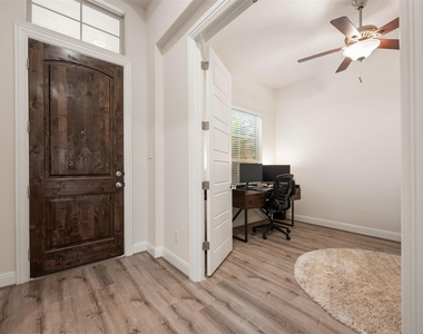 725 Millcreek Ln - Photo Thumbnail 2