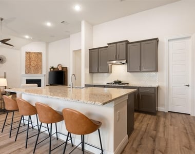 725 Millcreek Ln - Photo Thumbnail 13