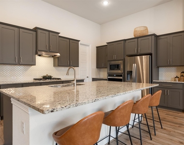 725 Millcreek Ln - Photo Thumbnail 12