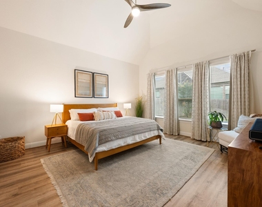 725 Millcreek Ln - Photo Thumbnail 17