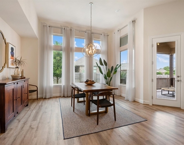 725 Millcreek Ln - Photo Thumbnail 15