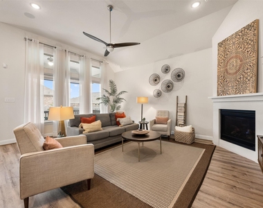 725 Millcreek Ln - Photo Thumbnail 6