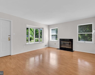 93 William Patterson Court - Photo Thumbnail 3