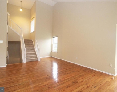 262 Andover Place - Photo Thumbnail 4