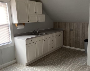 929 Johnston Avenue - Photo Thumbnail 10