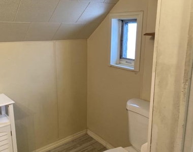 929 Johnston Avenue - Photo Thumbnail 9