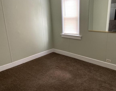 929 Johnston Avenue - Photo Thumbnail 3