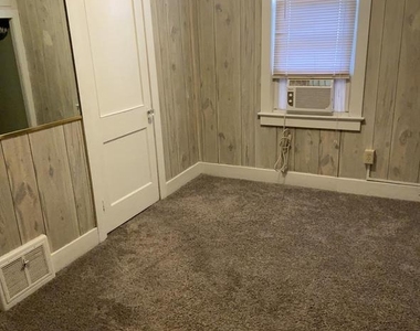 929 Johnston Avenue - Photo Thumbnail 5
