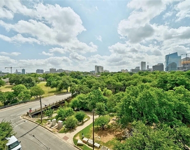 901 W 9th St - Photo Thumbnail 26