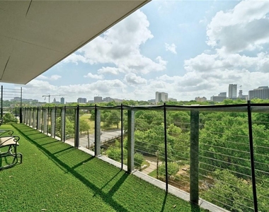 901 W 9th St - Photo Thumbnail 25