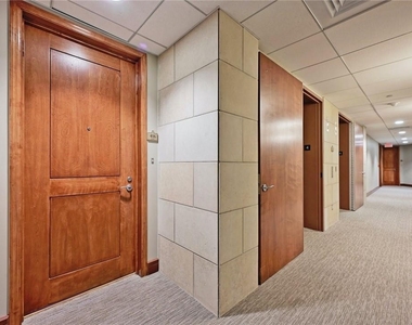 901 W 9th St - Photo Thumbnail 23