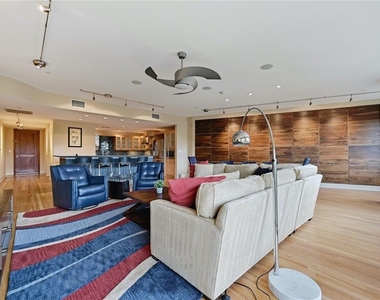901 W 9th St - Photo Thumbnail 4