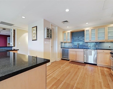 901 W 9th St - Photo Thumbnail 12