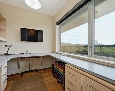 901 W 9th St - Photo Thumbnail 17
