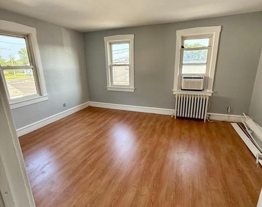 25 College Avenue - Photo Thumbnail 2