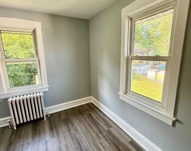 25 College Avenue - Photo Thumbnail 7