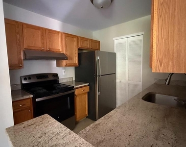 504 Britton Place - Photo Thumbnail 4