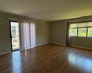 504 Britton Place - Photo Thumbnail 2