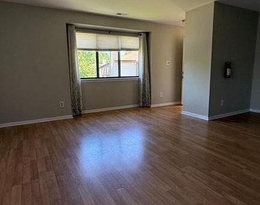 504 Britton Place - Photo Thumbnail 1