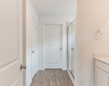 500 Jack Ryan St - Photo Thumbnail 16