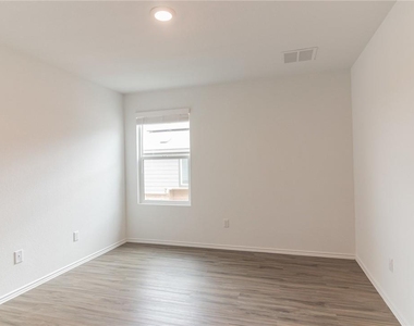 500 Jack Ryan St - Photo Thumbnail 19